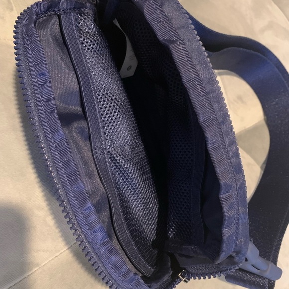 NWOT Lululemon Everywhere Belt Bag Heritage 365 Camo Smoky Red Night Sea… - Picture 6 of 8